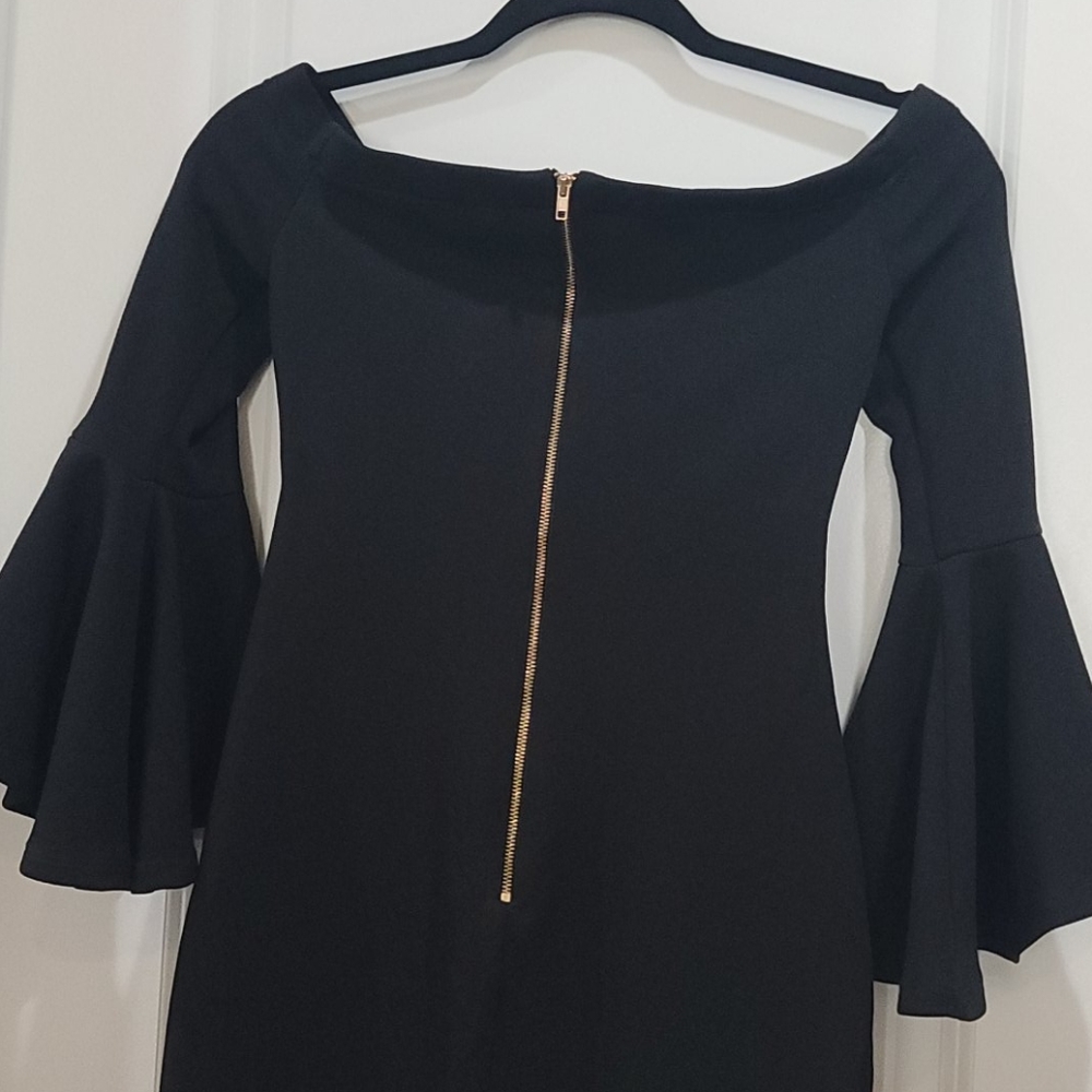Bell sleeved Little Black Dress - Picture 4 of 6